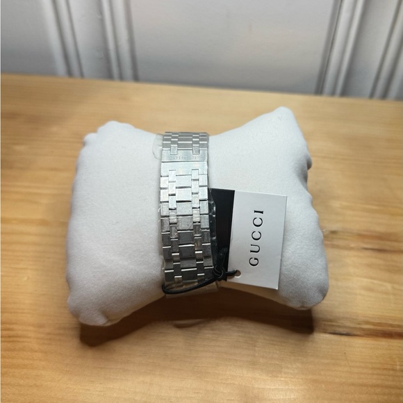 Gucci Silver Watch with Vibrant Pink Face